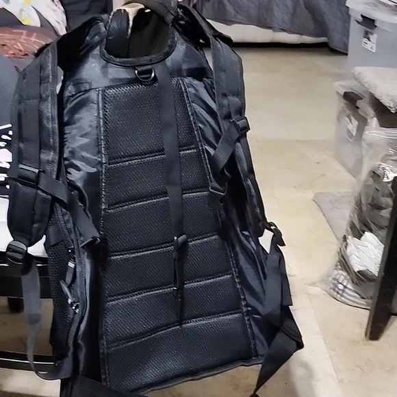 Black and Green Men's Backpack Used Great Conditions - Picture 9 of 12